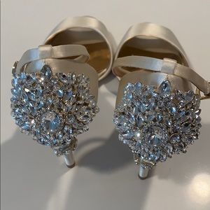 Badgley Mischka Vienna Crystal Embellished Pump